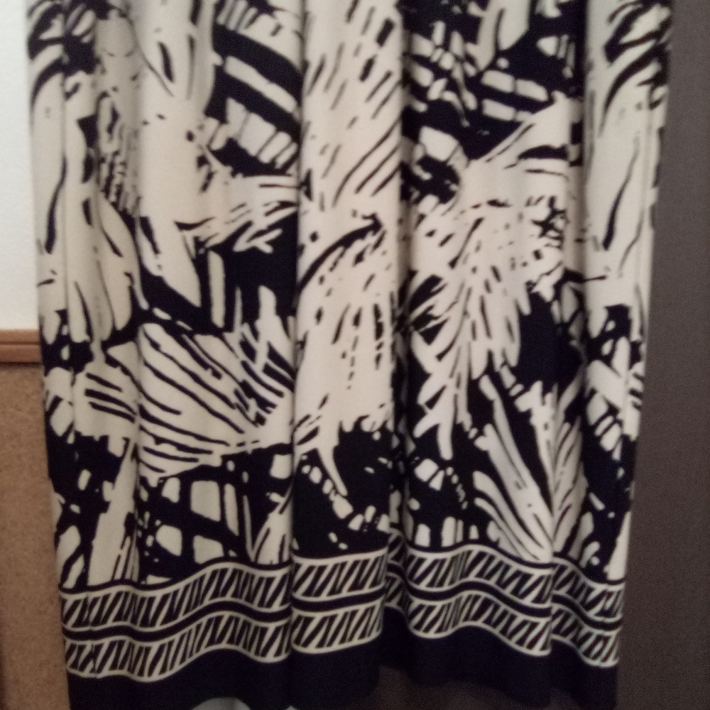 Dress - Picture 3 of 5